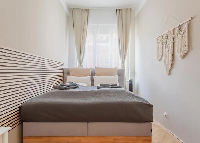 아파트 Indigo Breeze - Historic Center With Elevator & Free Parking By Hero Homes 그라츠