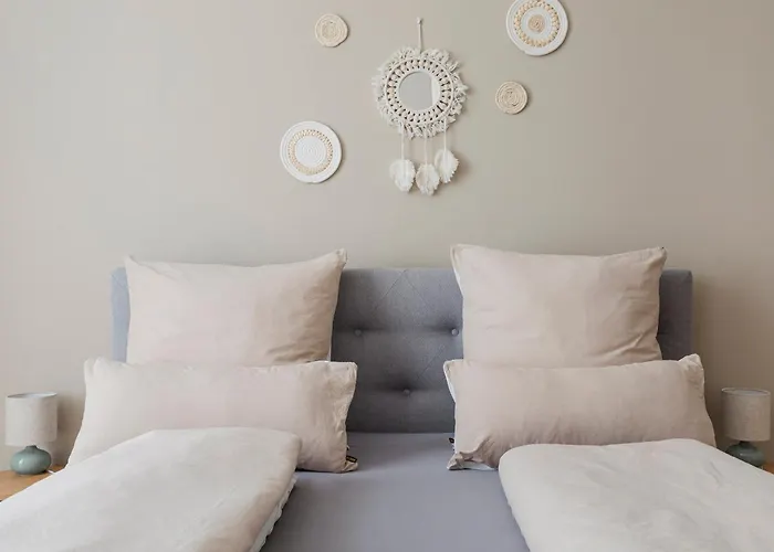 아파트 Indigo Breeze - Historic Center With Elevator & Free Parking By Hero Homes *